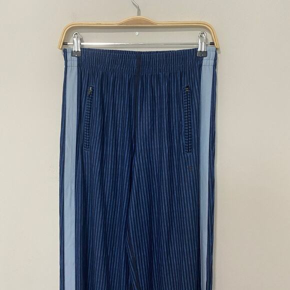 Wear it to Heart Blue Stripe Jogger Sweatpants Size Small - Picture 3 of 4